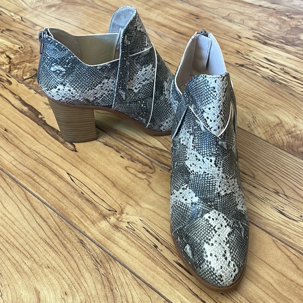 BC Footwear Born in California Women's Azalea Snake Print Ankle Boots NWOB